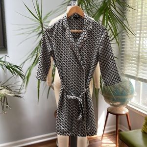 TOPSHOP  Wrap Blouse. size US 4, black ivory blue geometric print